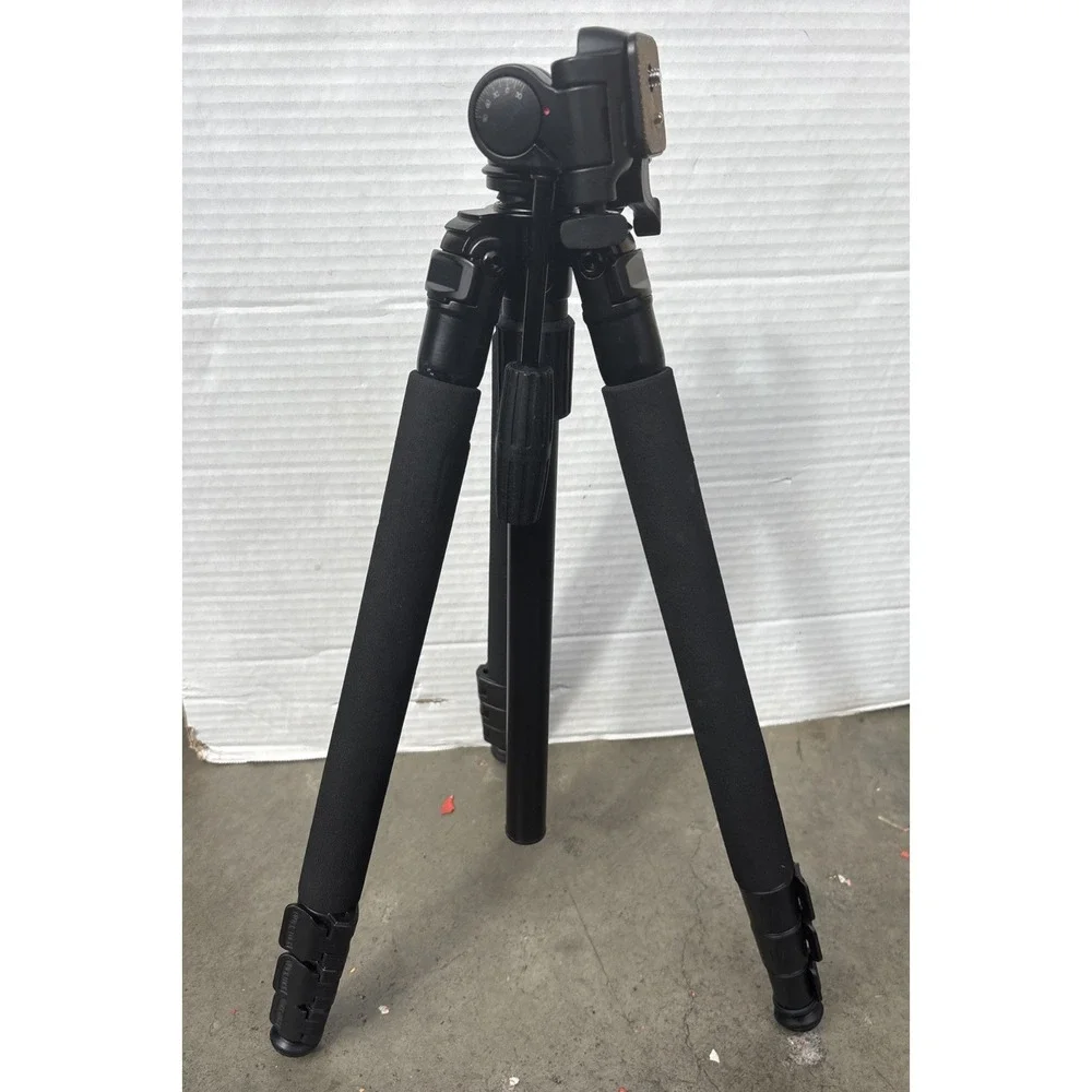 Bell + Howell Xplor 40 Tripod - Bubble Level Indicator All Legs Move Smoothly